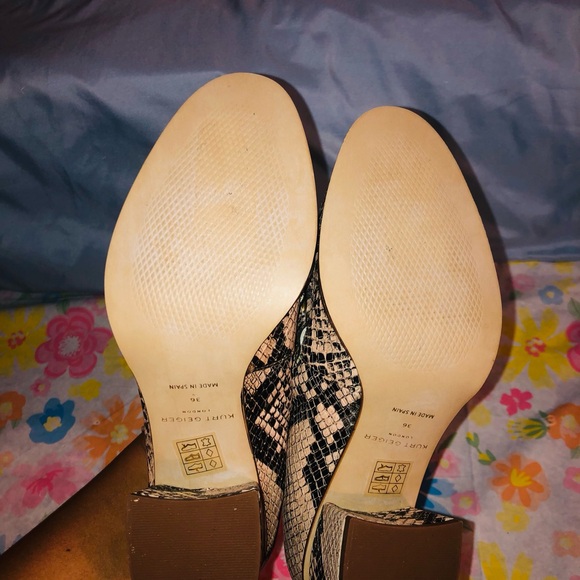 Kurt Geiger Women's Snakeskin Chain Loafers - Black and Cream - Picture 6 of 8